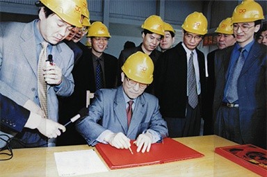 2002年4月3日，时任浙江省省长柴松岳视察CA88工业园