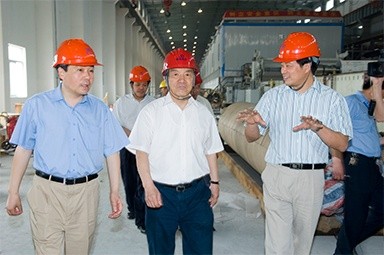 2007年5月25日，时任全国政协常委、经济委员会副主任、中国包装联合会会长石万鹏一行来公司视察
