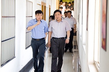 2012年7月5日，时任嘉兴市委书记李卫宁一行调研公司党建工作