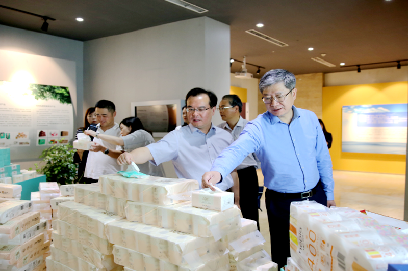 2019年 5月22日，时任浙江省社会组织综合党委专职副书记、省民政厅社会组织管理局局长蔡国华莅临CA88纸业调研企业发展情况和党建工作