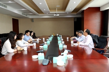 平湖市关工委主任邱其良莅临CA88纸业调研下一代工作