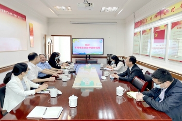 平湖市政协主席何健莅临CA88纸业全资子公司平湖景包调研走访