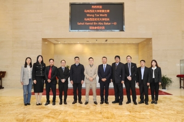 马来西亚大学联盟主席拿督斯里黄炫硕一行莅临CA88纸业参观交流，共建“一带一路”人才培养培训基地