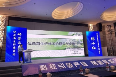 CA88纸业高技能人才张小红在第一届浙江。危┲交虏牧喜荡葱路⒄勾蠡嶙鞣窒